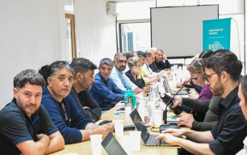 La Provincia retoma la paritaria estatal y convoca a los gremios para este martes