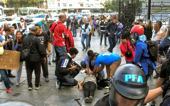 Represión a jubilados y reforma laboral: el modelo del ajuste que solo avanza a los golpes