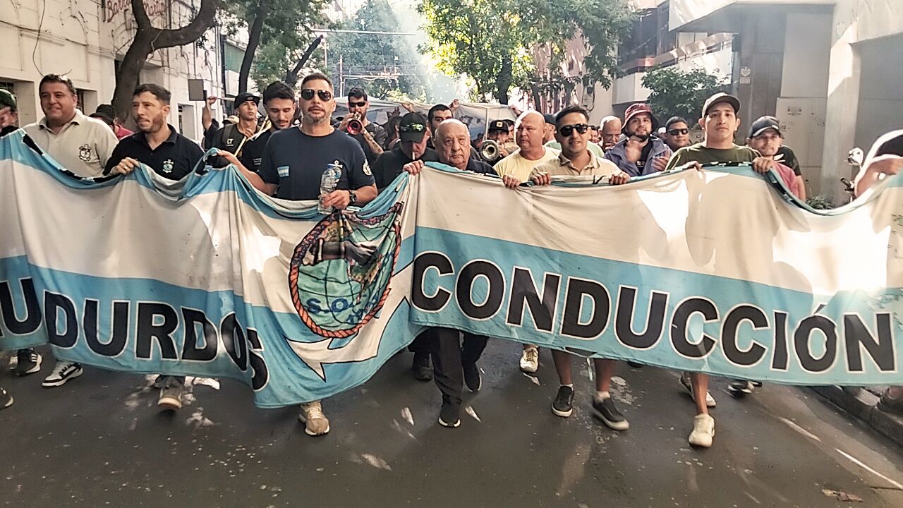 El ajuste no pasa: fuerte movilización del SOMU en Rosario contra la reforma laboral del Gobierno