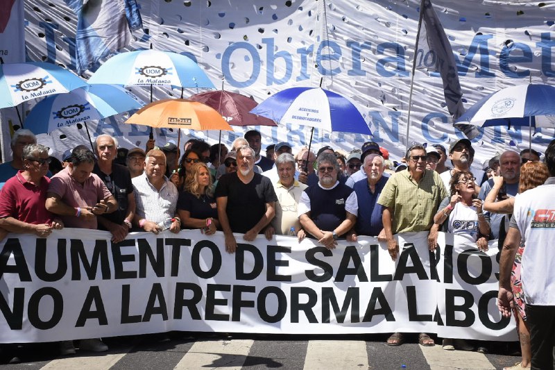 El movimiento obrero copó el Congreso y lanzó una dura advertencia: “Si avanzan con la reforma, paramos el país”