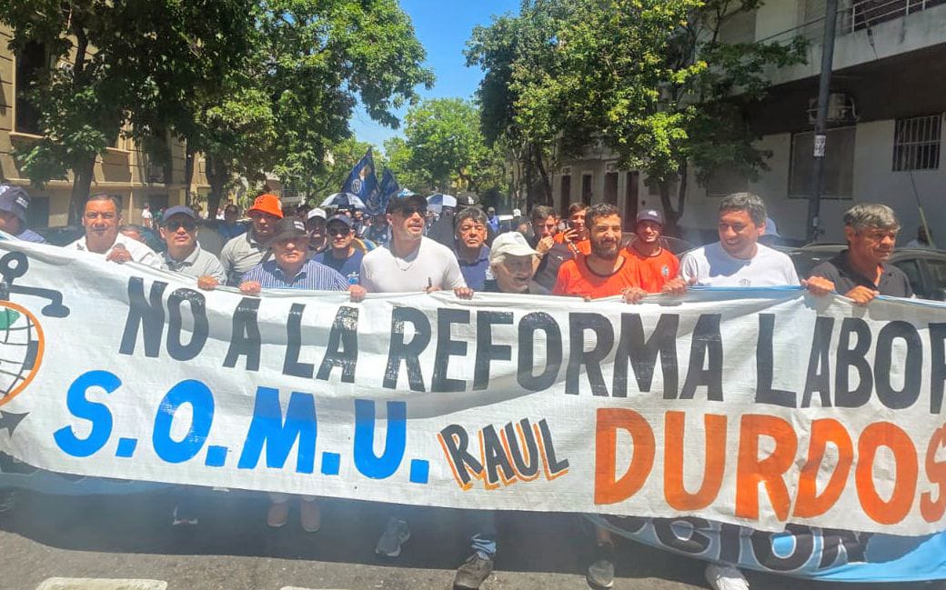 El SOMU movilizó al Congreso y Durdos lanzó una dura advertencia al Gobierno: “No vamos a permitir que nos roben los derechos”