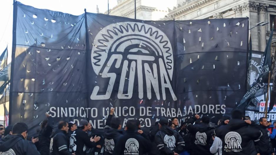 La CGT sali&oacute; a la calle junto al SUTNA contra el cierre de fate: &ldquo;sin trabajo no hay argentina posible&rdquo;