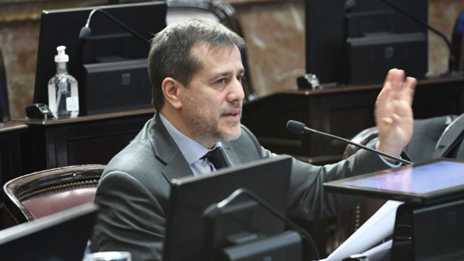 El Senador Mariano Recalde presentó un  proyecto de ley que abordan diferentes temáticas del mundo del trabajo.