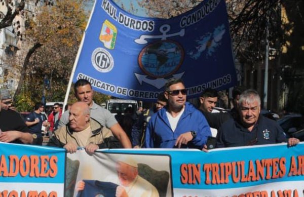 Langostino en disputa: el SOMU denuncia un nuevo intento de rebaja salarial y tensiona la negociaci&oacute;n con las c&aacute;maras pesqueras