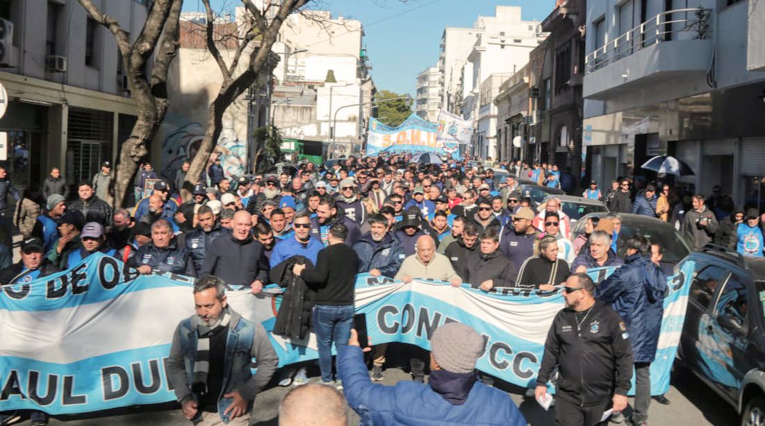 Masiva movilización del SOMU a plaza de Mayo con la consigna no a la baja en el sector Pesquero 