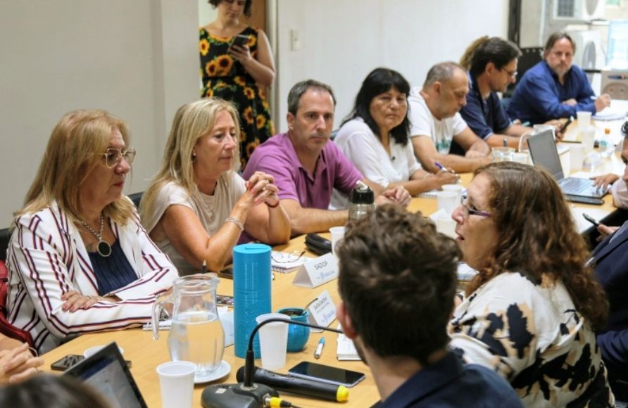 Docentes bonaerenses endurecen reclamo salarial tras una paritaria sin oferta de aumento