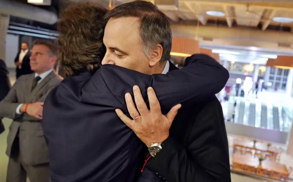 Milei volvi&oacute; a respaldar a Adorni tras un desayuno en Olivos y crece la expectativa por una reuni&oacute;n de la mesa pol&iacute;tica