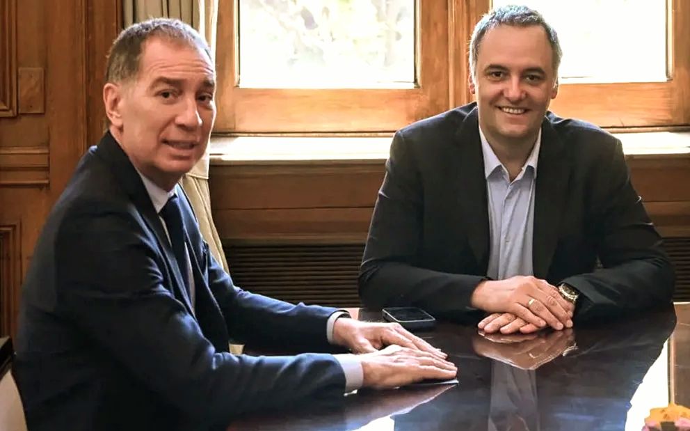 La salida de Adorni y la llegada de Santilli reconfiguran el poder pol&iacute;tico de Milei en plena crisis interna.