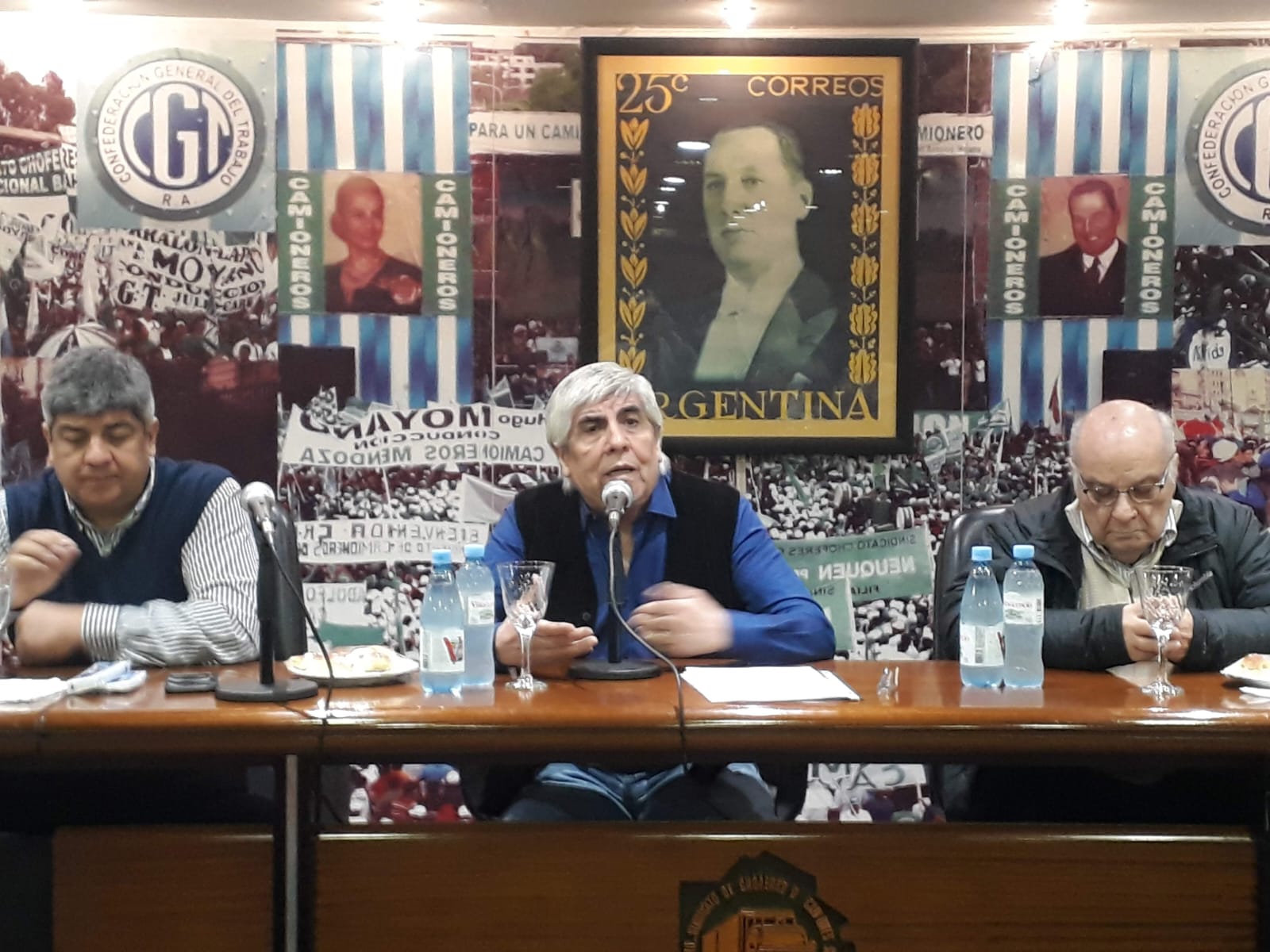 Camioneros le marca la cancha al gobierno logr&oacute; una nueva recomposici&oacute;n salarial pese al ajuste de Miley.