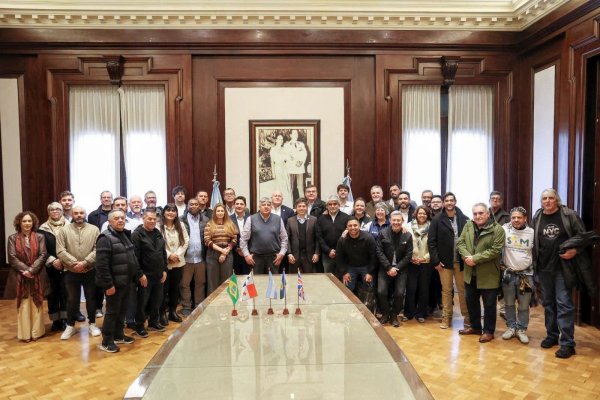 Kicillof recibi&oacute; a la ITF y llam&oacute; a construir un frente sindical contra la &ldquo;modernizaci&oacute;n laboral&rdquo; de Milei