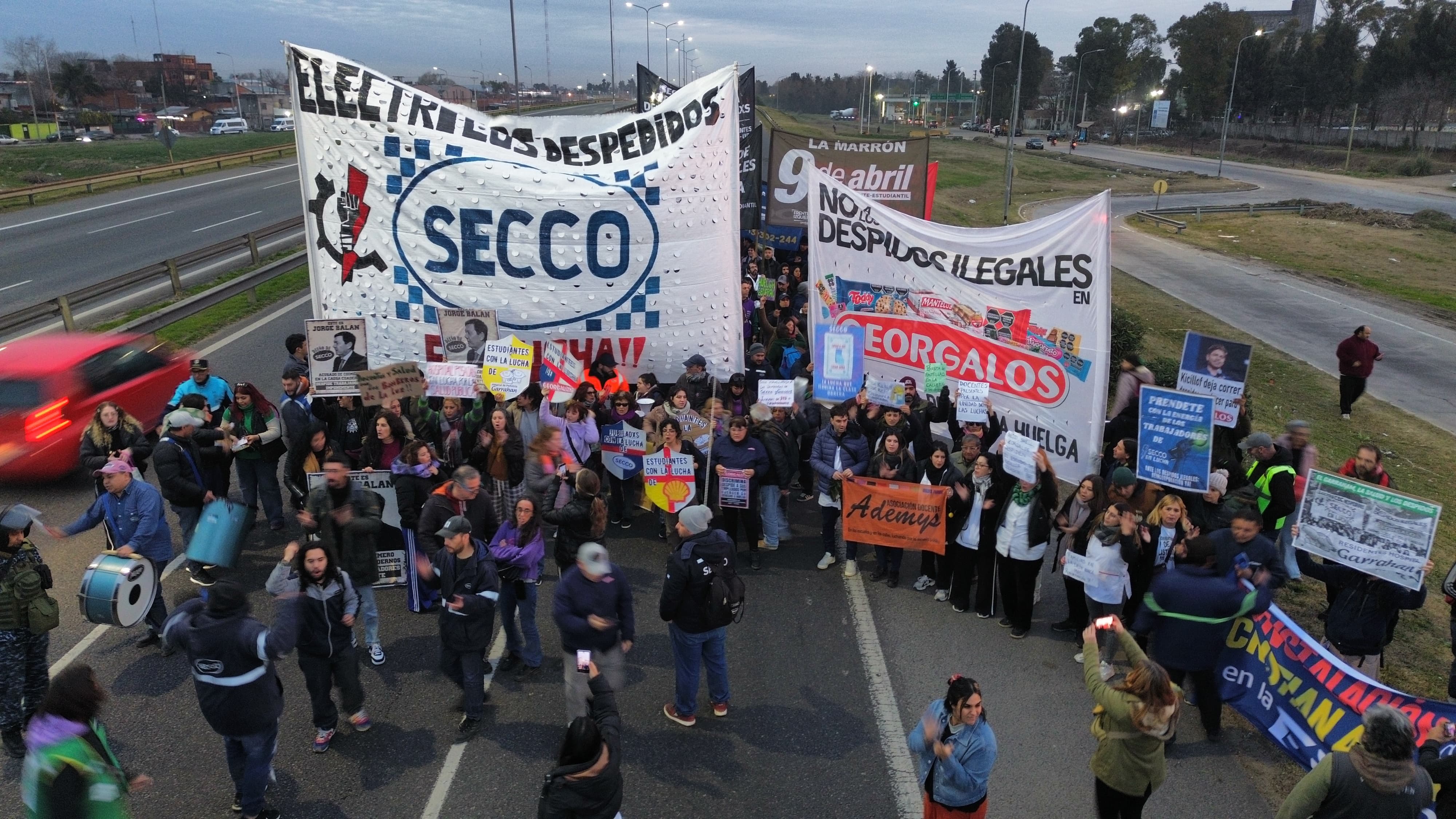 Trabajadores de Industrias Secco Reclaman por sus Puestos de Trabajo