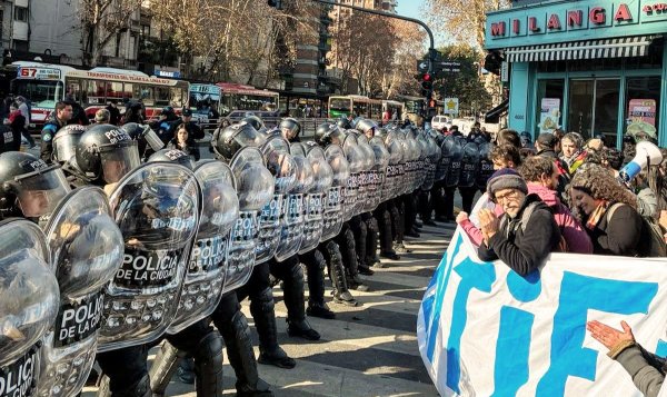 Palazos y  Represi&oacute;n Contra los cient&iacute;ficos y becarios del conicef en medio del ajuste de Milei.
