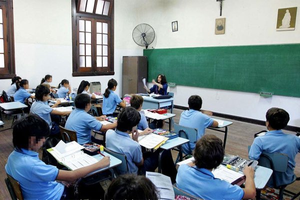 Otro golpe al bolsillo: suben las cuotas de los colegios privados bonaerenses y las familias quedan al l&iacute;mite