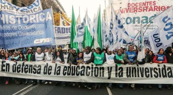 La Justicia fren&oacute; el ajuste de Milei sobre las universidades: sigue vigente la orden para que el Gobierno garantice el financiamiento