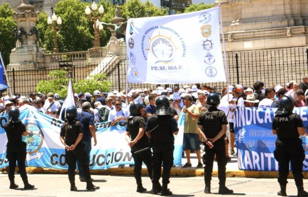 Fe.Si.Ma.F. celebr&oacute; la suspensi&oacute;n del decreto que desregulaba el practicaje y redobl&oacute; la presi&oacute;n para frenar la entrega del cabotaje nacional