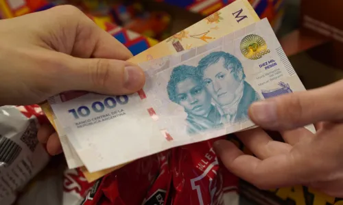 El salario privado vuelve a perder poder de compra y queda por debajo del nivel de noviembre de 2023