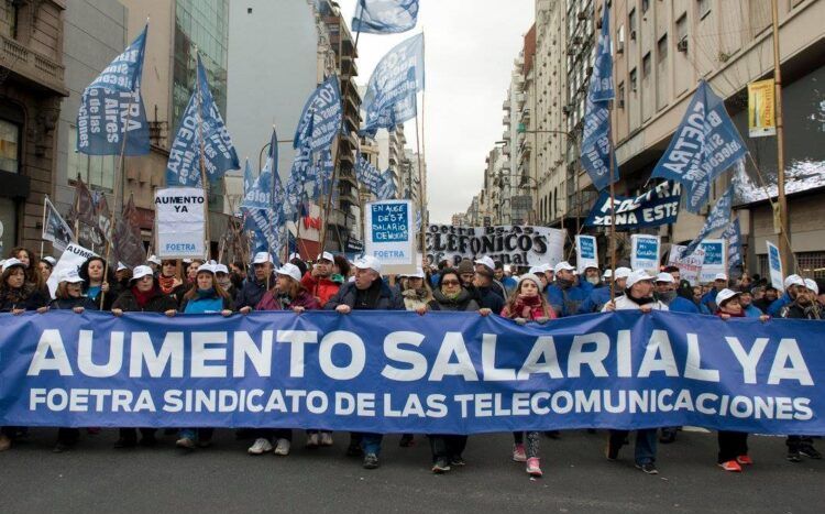 Los telefónicos demandan un 34% de recomposición salarial para el trimestre julio, agosto y septiembre.