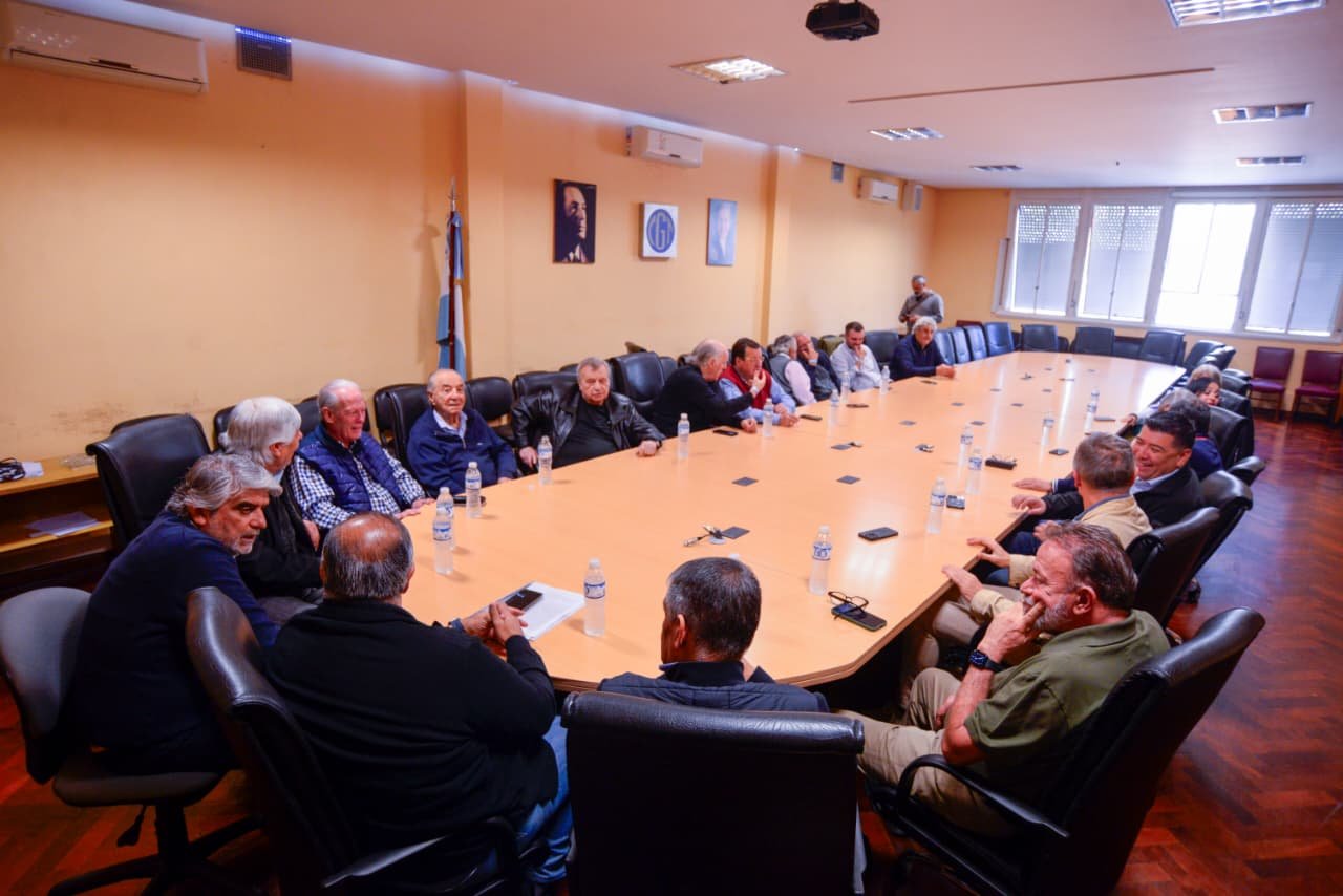 El ministro de trabajo Walter Correa participo de la reunión de la Central Obrera 