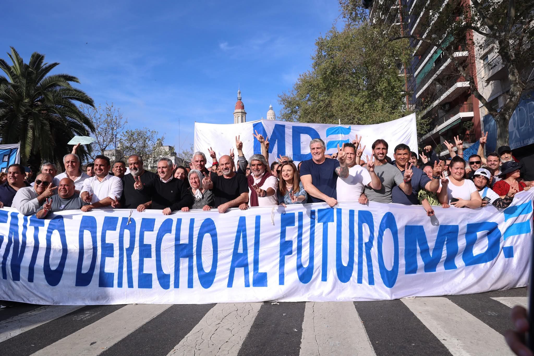 El Gobernador Axel Kicillof y el Ministro de trabajo Walter Correa marcharon   en defensa de la universidad pública.
