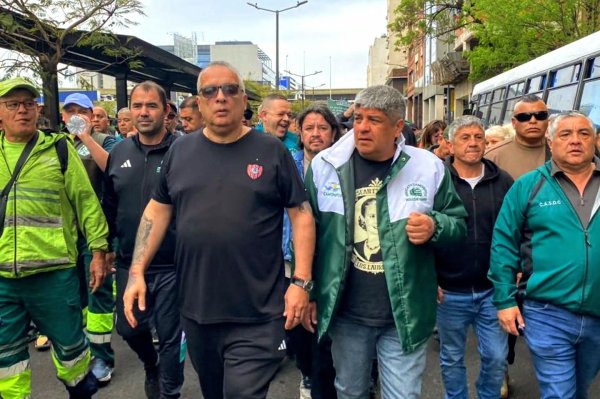 Camioneros moviliz&oacute; en defensa de los derechos conquistados: Pablo Moyano y Marcelo Aparicio encabezaron la protesta contra el Gobierno porte&ntilde;o