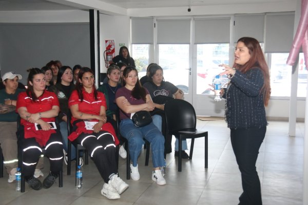 Camioneros de Zona Norte impulsan la prevenci&oacute;n del c&aacute;ncer de mama y el cuidado de la salud de las y los trabajadores