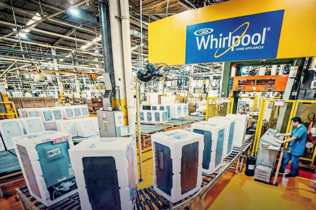 Otro fracaso del modelo económico del gobierno de Javier Milei: whirlpool cierra su fábrica y se suma al éxodo industrial